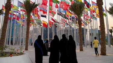 La gente pasea en Doha días antes del Mundial.