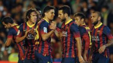 Los jugadores del Barça celebran uno de los goles de Cesc.