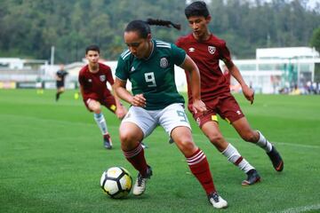 La delantera de la Selección Mexicana es una de las capitanas del su equipo de la primera división de España, Levante, además es la primera jugadora mexicana que logra coronarse con el Pichichi. 