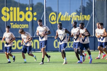 Varios jugadores del Cádiz en un entrenamiento semanal en la Ciudad Deportiva.