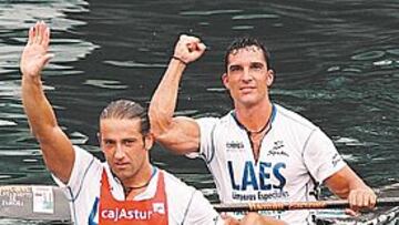 <b>PAREJA DE ÉLITE. </b>Julio Martínez (izda) celebra una victoria junto a Emilio Merchán (dcha) hace unos días.