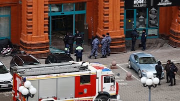Law enforcement officers work at the site of a blast in a residential building in Moscow, Russia February 3, 2025. REUTERS/Evgenia Novozhenina