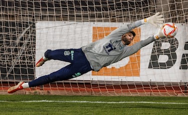 Debutó el 26 de marzo en un partido amistoso frente a Albania. Ha participado en el Mundial 2022.