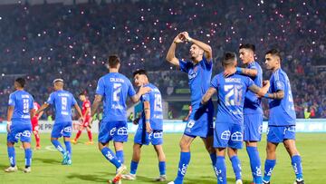 Álvarez toma decisiones en la U: tres jugadores fuera de la lista