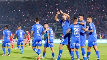 Futbol, Universidad de Chile vs Nublense
Fecha 1, campeonato Nacional 2025.
El jugador de Universidad de Chile Lucas di Yorio, celebra su gol junto a sus companeros durante el partido de primera division realizado en el Estadio Nacional de Santiago, Chile.
15/02/2025
Pepe Alvujar/Photosport
Football, Universidad de Chile vs Nublense.
1th turn, 2025 National Championship.
Universidad de Chile’s player Lucas di Yorio, celebrates his goal with his teammates during the first division match held at the National Stadium in Santiago, Chile.
14/04/2024
Pepe Alvujar/Photosport
