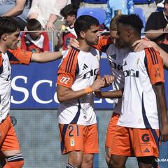 El Oviedo alarga su buena racha a costa de un Huesca con diez