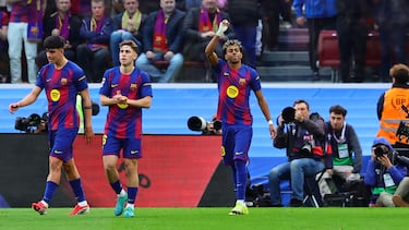 El jugador del Barcelona, Lamine Yamal, celebra el 1-0 al Villarreal. 


