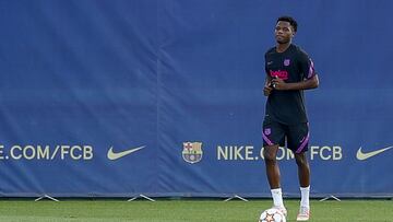 Koeman no se la juega con Ansu