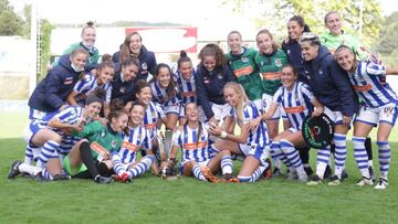 Jugadoras de la Real Sociedad celebran el t&iacute;tulo en la Copa Euskadi. 