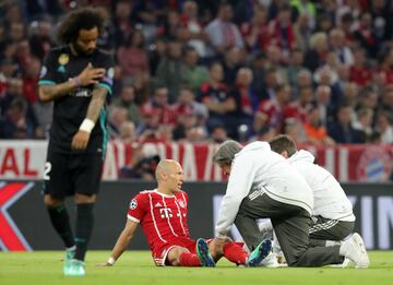 Arjen Robben had to be changed after suffering an injury.