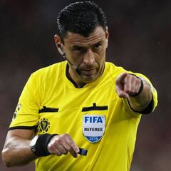 Así es Roberto Tobar, árbitro del Argentina-Colombia