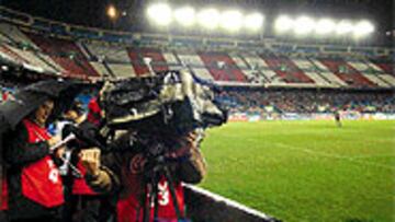 <b>POCAS CÁMARAS.</b> La ausencia de Tele 5 dejó el partido huérfano.