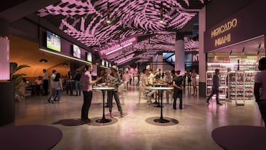 'West Club': Incluye acceso al Heron Club y vistas privilegiadas al túnel de jugadores. El servicio suele ser de buffet "todo incluido" (comida, vino y cerveza).