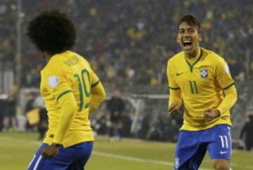 2-0. Roberto Firmino celebró el segundo tanto.