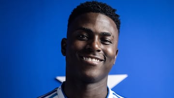 Néiser Villarreal fue presentado oficialmente como nuevo jugador de Cruzeiro.