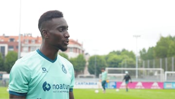 Lago Junior, del Racing.