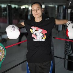 Joana Pastrana roza la gloria con una mano rota