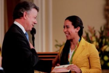 Juan Manuel Santos recibó la visita de los medallistas olímpicos colombianos en Río 2016 y les entregó los incentivos, además un carro a cada uno. 