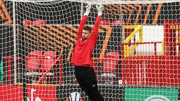 Simón se pone a 200