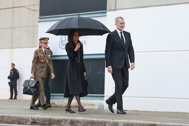 El Rey Felipe VI y la Reina Letizia a su llegada a la misa funeral.