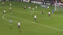 El chileno que anotó un golazo en Europa, pero el VAR lo dejó sin festejar