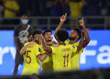 La Selección Colombia venció 3-1 a la Selección de Chile en el Metropolitano de Barranquilla por la fecha 10 de Eliminatorias Sudamericanas.