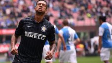 El colombiano todavía no confirma su paso al fútbol de China.