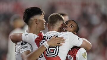 AME4979. BUENOS AIRES (ARGENTINA), 07/06/2023.- Jugadores de River celebran un gol hoy, en un partido de la fase de grupos de la Copa Libertadores entre River Plate y Fluminense en el estadio Mâs Monumental en Buenos Aires (Argentina). EFE/Juan I. Roncoroni
