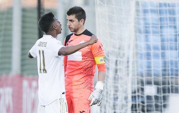 2-0. Irureta, portero del Sanse, recriminó algo a Rodrygo mientras festejaba el segundo tanto. El braisileño, le respondió con un gesto de celebración exagerado.