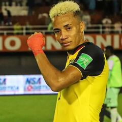 León anuncia llegada de Byron Castillo