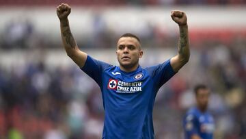 Niño visualiza a Cruz Azul campeón y lo plasma en su tarea