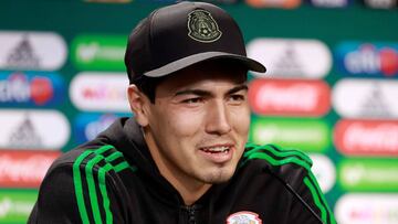 El centrocampista de la selección México Erick Gutiérrez durante la rueda de prensa posterior a un entrenamiento del equipo celebrado hoy en las instalaciones del club Dynamo de Moscú, previo a su debut ante Alemania el pr&oacu