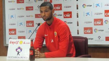 Joaquín Fernández durante una conferencia de prensa.