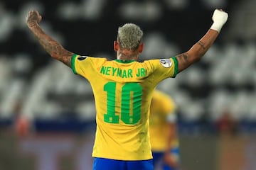 RIO DE JANEIRO, BRAZIL - JULY 05: Neymar Jr. of Brazil celebrates after winning a semi-final match of Copa America Brazil 2021 between Brazil and Peru at Estadio Olímpico Nilton Santos on July 05, 2021 in Rio de Janeiro, Brazil. (Photo by Buda Mendes/Gett