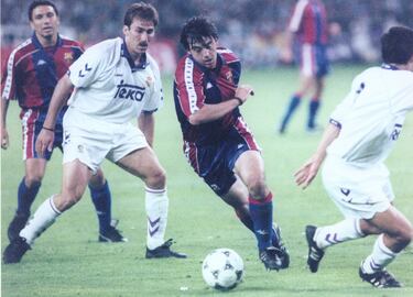 En el FC Barcelona jugó entre 1993 y 1995, siendo parte del equipo dirigido por Johan Cruyff. Aunque no fue titular habitual, participó en varios partidos importantes.