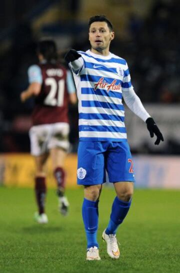 Mauro Zárate debutó por el QPR. El argentino ingresó por Vargas.