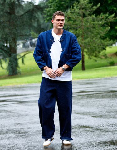 Benjamin Pavard a la llegada a la concentración. 