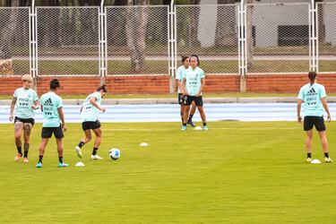 La Selección Argentina realizó su primer y único entrenamiento en Bucaramanga antes de disputar las semifinales de la Copa América Femenina ante Colombia en el estadio Alfonso López.