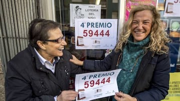 GRA053. TOLEDO, 22/12/2016.- El 59.444, cuarto premio del Sorteo Extraordinario de la Lotería de Navidad, ha sido vendido en parte en el establecimiento de prensa y lotería de Pilar Díaz en Toledo, que por tercer año consecutivo ha repartido suerte. De momento, la dueña de este comercio, muy cercano al Hospital Virgen de la Salud de Toledo, desconoce cuánto se ha vendido, si bien confirma que la venta se ha hecho a través de un terminal electrónico. EFE/Ismael Herrero