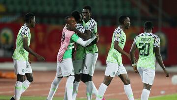 Soccer Football - Africa Under 23 Cup of Nations - Group B - Zambia U23 v Nigeria U23 - Al Salam Stadium, Cairo, Egypt - November 12, 2019   Nigeria&#039;s Kelechi Nwakali celebrates scoring their second goal with teammates    REUTERS/Mohamed Abd El Ghany