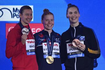 Laura Stephens, Helena Rosendahl Bach y Lana Pudar, oro, plata y bronce en los 200 mariposa.