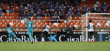 1-1. Vinicius Junior marca el primer gol.