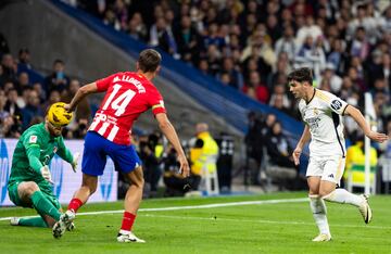 1-0. Brahim Díaz se aprovecha de un rebote dentro del área rojiblanca y con la derecha supera a Jan Oblak.