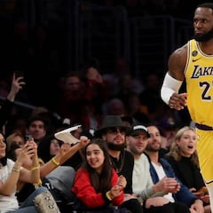 Davis hace de Shaq, LeBron de LeBron y los Lakers sólo suman