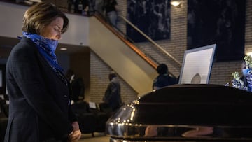 04 June 2020, US, Minneapolis: US Senator Amy Klobuchar stands in front of the George Floyd's golden casket during Floyd's memorial service at the North Central University. Photo: Carlos Gonzalez/TNS via ZUMA Wire/dpa
04/06/2020 ONLY FOR U