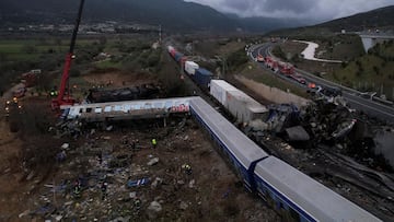 Rescue crews operate at the site of a crash, where two trains collided, near the city of Larissa, Greece, March 1, 2023. REUTERS/Alexandros Avramidis