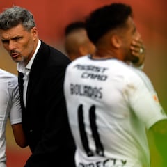 “Ortíz no maneja el camarín; nadie sabe cómo se engrupió a Colo Colo, tenía un buen power point”