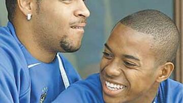 <b>LOS NUEVOS ÍDOLOS DE BRASIL. </b>Adriano y Robinho podrían jugar juntos el año que viene en el Real Madrid.