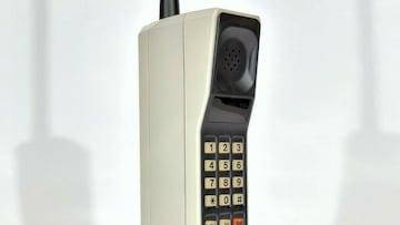 Rebusca en tus cajones: si tienes este móvil antiguo puedes venderlo por lo que cuesta un coche nuevo en 2025