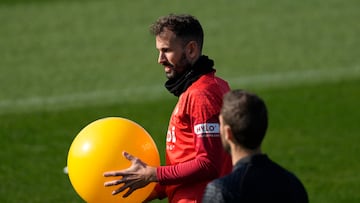 GRAFCAT9142. GIRONA, 02/02/2024.- El jugador del Girona FC Cristian Stuani durante el entrenamiento que el equipo giron¨ª ha realizado este viernes en las instalaciones de La Vinya para preparar el partido de LaLiga que ma?ana disputar¨¢n ante la Real Sociedad. EFE/David Borrat